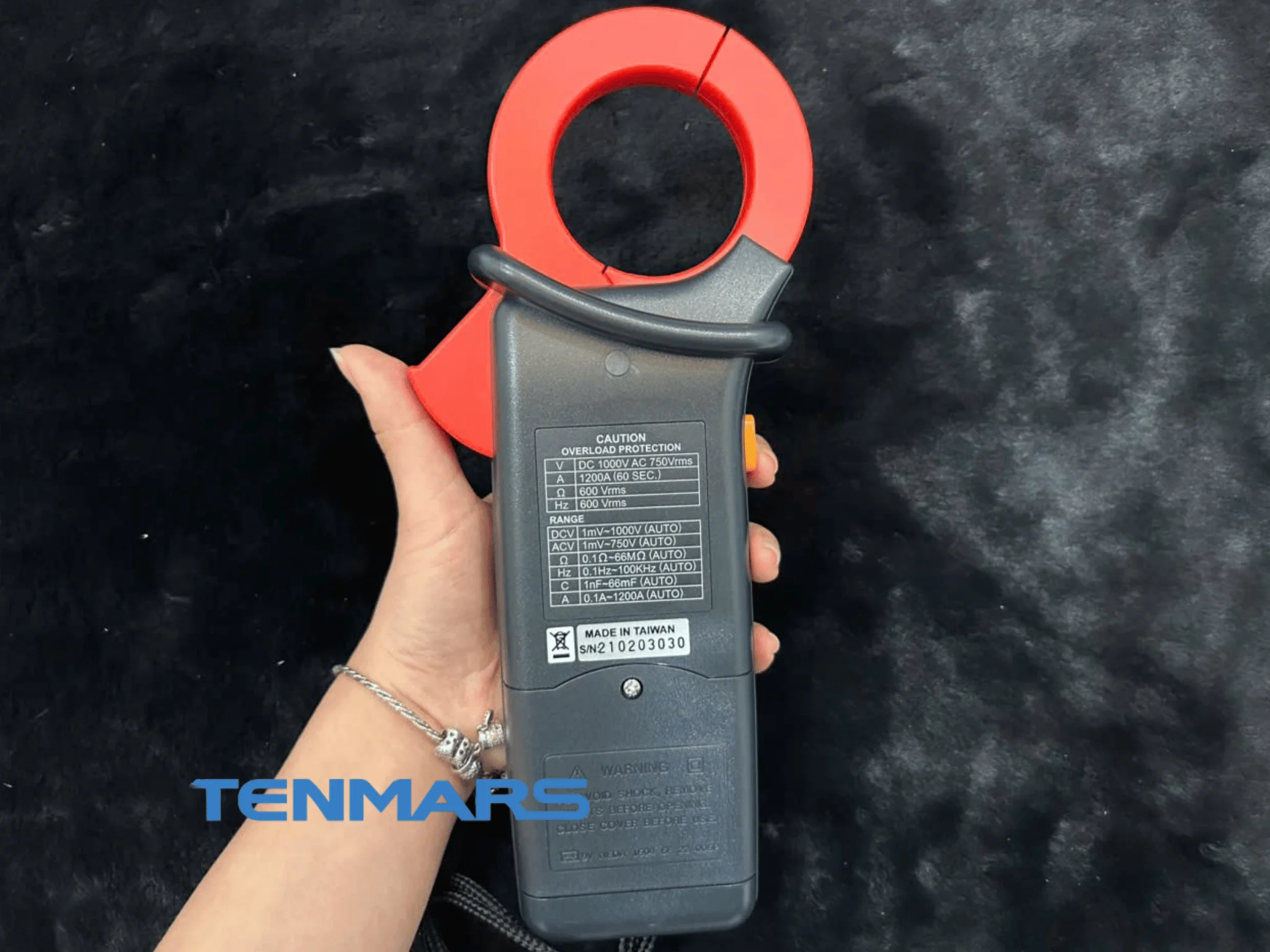 Mặt sau sản phẩm Tenmars YF-8030N